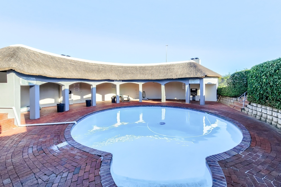 2 Bedroom Property for Sale in Loevenstein Western Cape